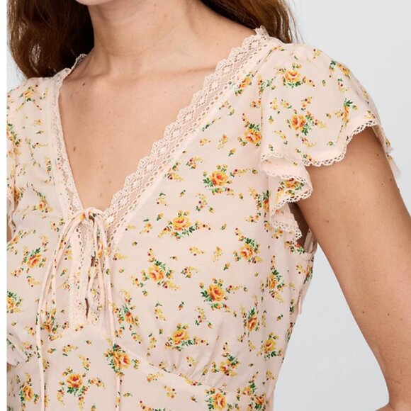NWT GAP Lace Trim Floral Fitted Top L - Picture 2 of 5